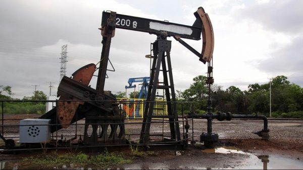 تسویه بدهی‌ دولت با نفت‌خام زد و بند در بورس را افزایش می‌دهد
