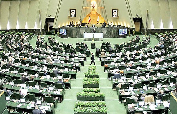 کشمکش برای حقوق و دلار