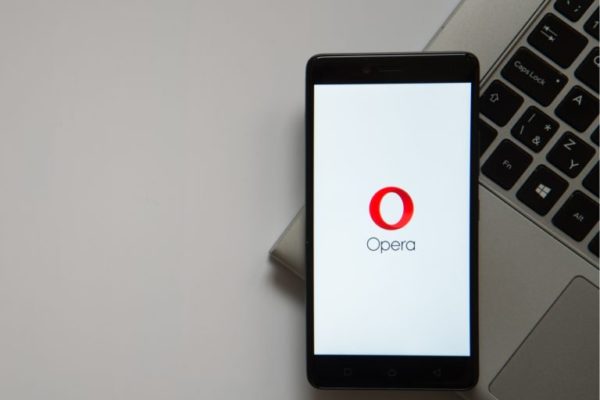 مرورگر اپرا همراه با کیف پول ارز دیجیتال برای کاربران iOS عرضه میشود