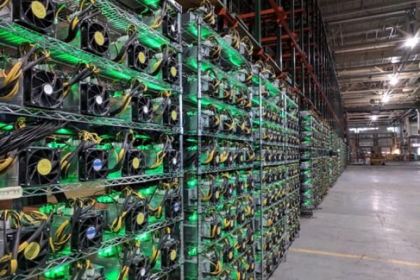 چشم انداز درآمد استخراج کنندگان بیت کوین (BTC) پس از روند نزولی ۱۹ ماهه