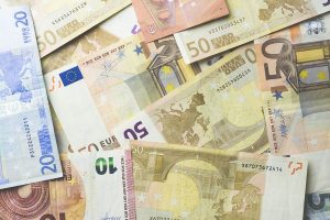 کاهش نرخ رسمی یورو و پوند (5 مرداد ماه)