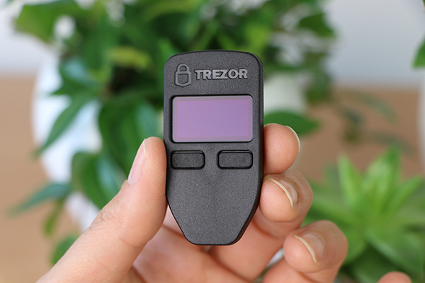 گزارش شرکت لجر از آسیب پذیری جدی در کیف پولهای سختافزاری Trezor