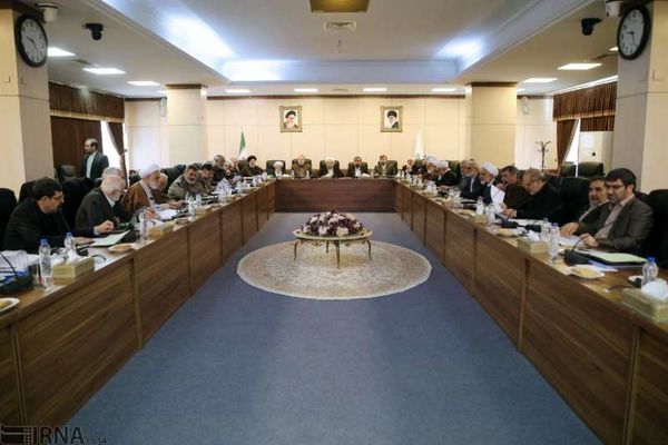 چرا مجمع مصلحت آشکار را تشخیص نمیدهد؟