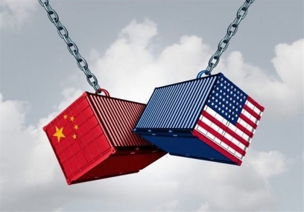 جنگ تجاری آمریکا و چین ۶۰۰ میلیارد دلار به اقتصاد دنیا ضربه می‌زند
