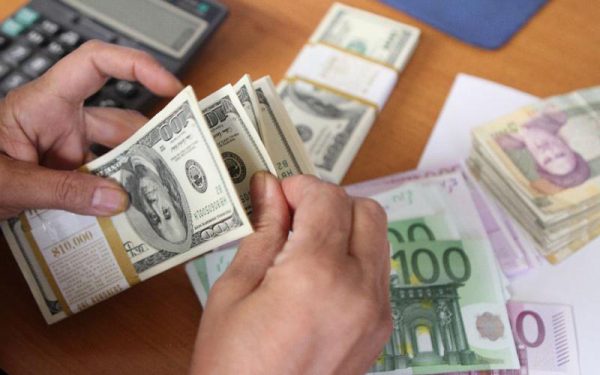 چه کسانی دلار ۴۲۰۰ تومانی گرفتند؟