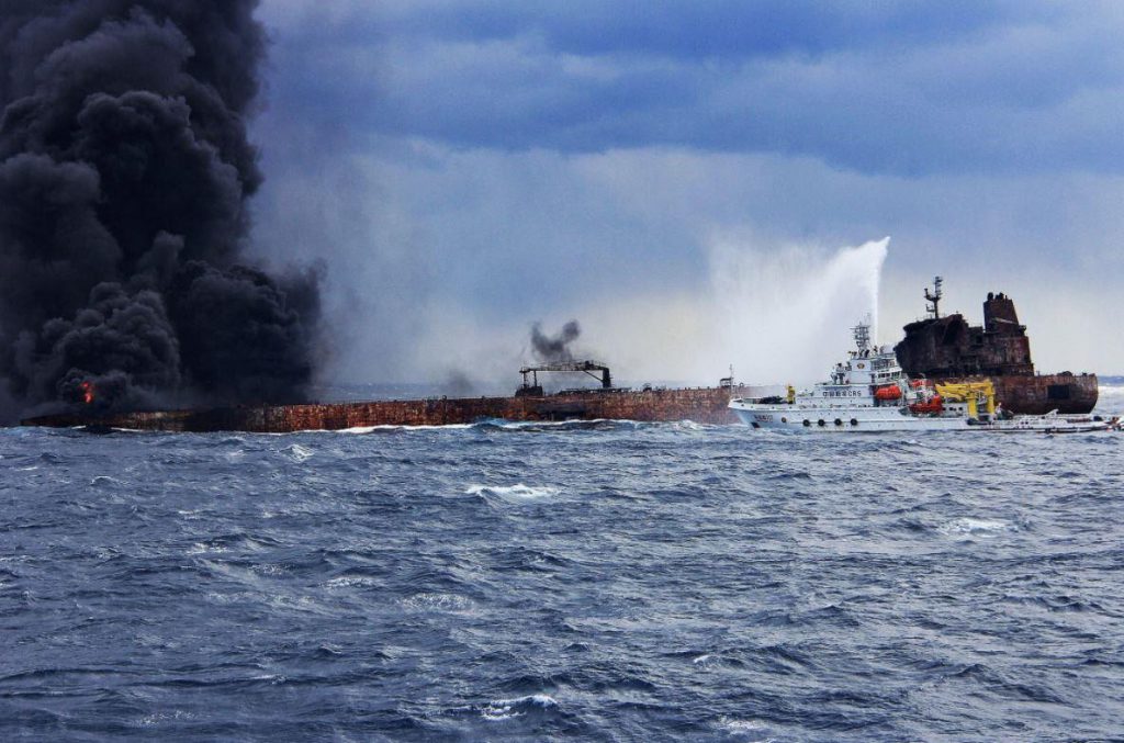 انتشار اخباری از انفجار ۲ نفتکش در دریای عمان