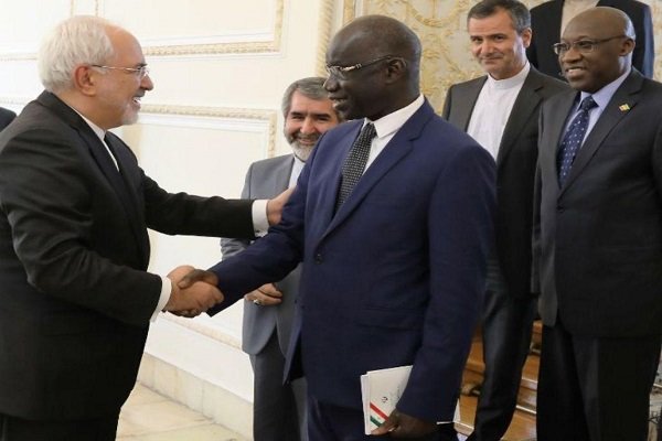 ظریف وارد سنگال شد
