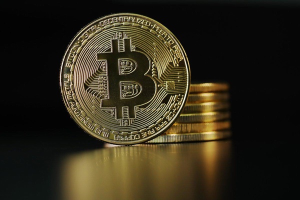 خرید و فروش بیت کوین در ایران ممنوع است یا نه؟