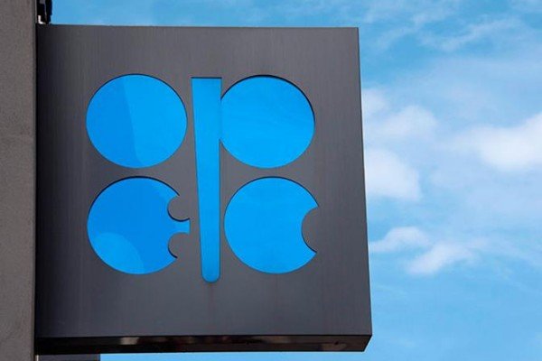 پیش بینی ادامه رشد قیمت نفت در پی تمدید توافق کاهش تولید اوپک