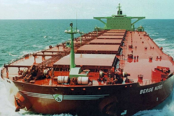 یک نفتکش چینی برای دور زدن تحریمهای امریکا علیه ایران تغییر نام داد