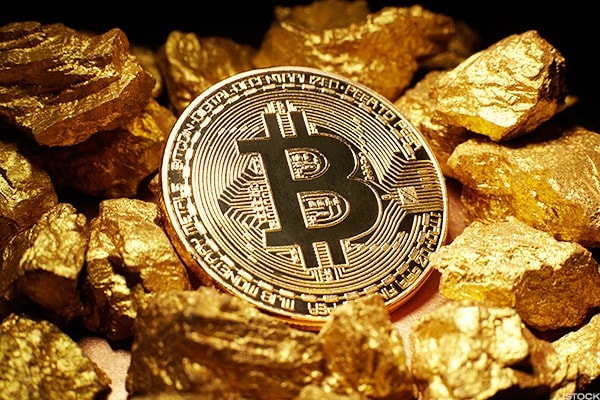 قیمت بیت کوین به زیر ۱۱,۰۰۰ دلار سقوط کرد؛ ترامپ باز هم بازار را به هم ریخت!