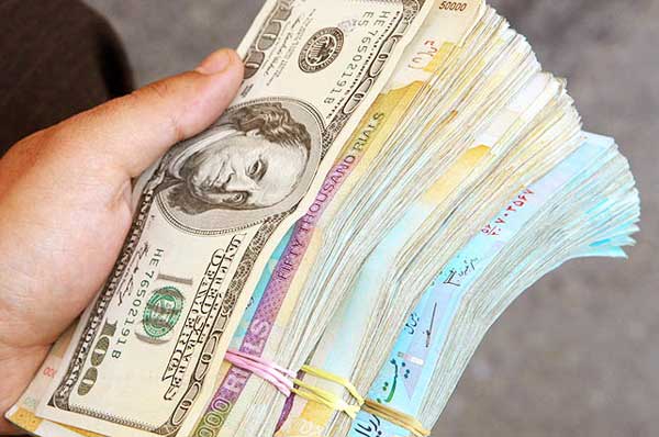 نرخ دلار ۱۱۴۵۰ تومان باقی ماند / قیمت ارز صرافی ملی ۹۸/۷/۷