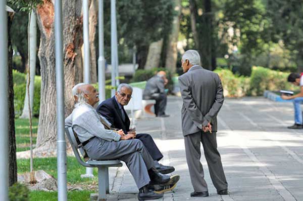یک میلیون بازنشسته ایرانیِ 60 سال به بالا هنوز کار می‌کنند