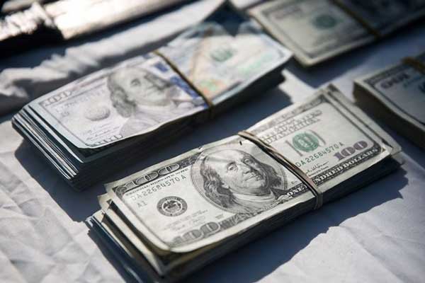 تغییرات قیمتی دلار مقطعی است