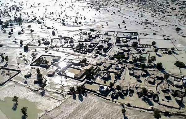 کمک ۱۴۰ میلیاردی ستاد اجرایی فرمان امام برای سیل‌زدگان سیستان و بلوچستان