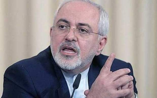 ظریف: انگلیس کورکورانه در ماجراجویی تروریستی آمریکا مشارکت می‌کند