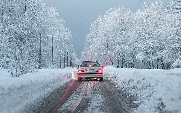 برف و باران در جاده‌‌های 19 استان/تردد در جاده‌‌های برف‌گیر فقط با زنجیرچرخ‌