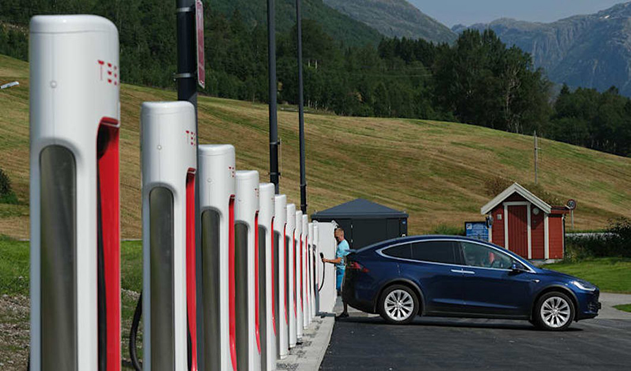 فروش بیشتر خودروهای برقی نسبت به بنزینی در نروژ
