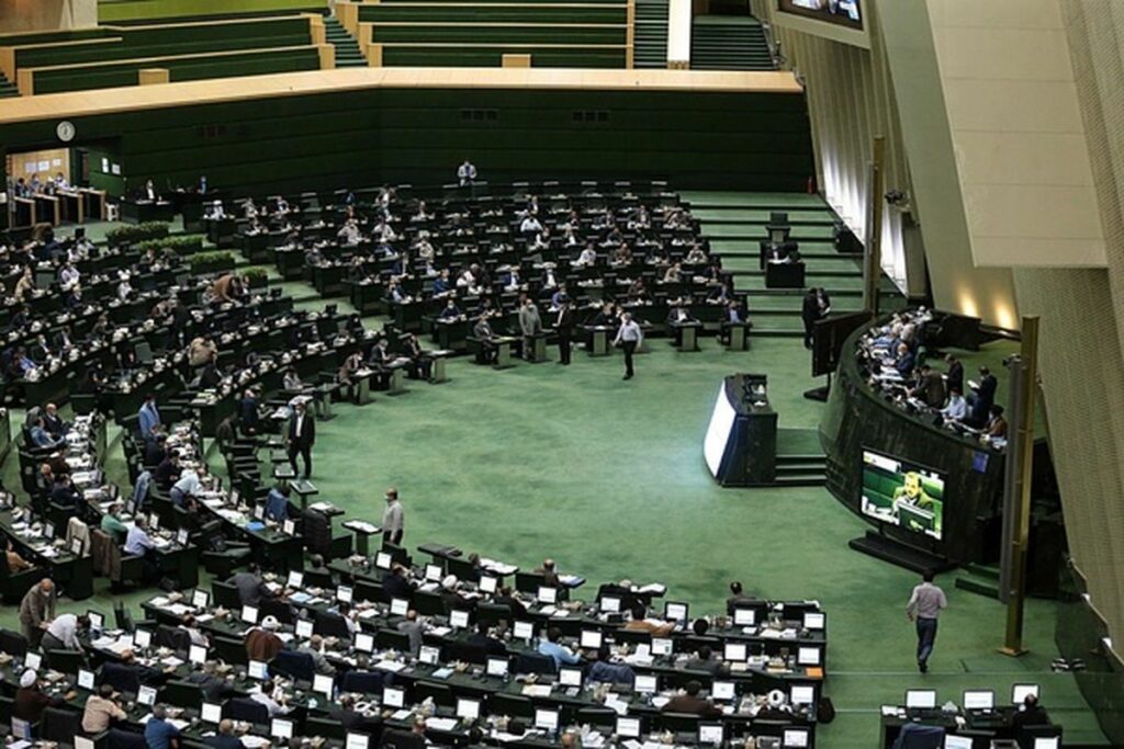 مجلس در برابر حرف‌های تکراری دولت: فرار رو به جلو است
